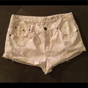 The frayed white denim jean shorts